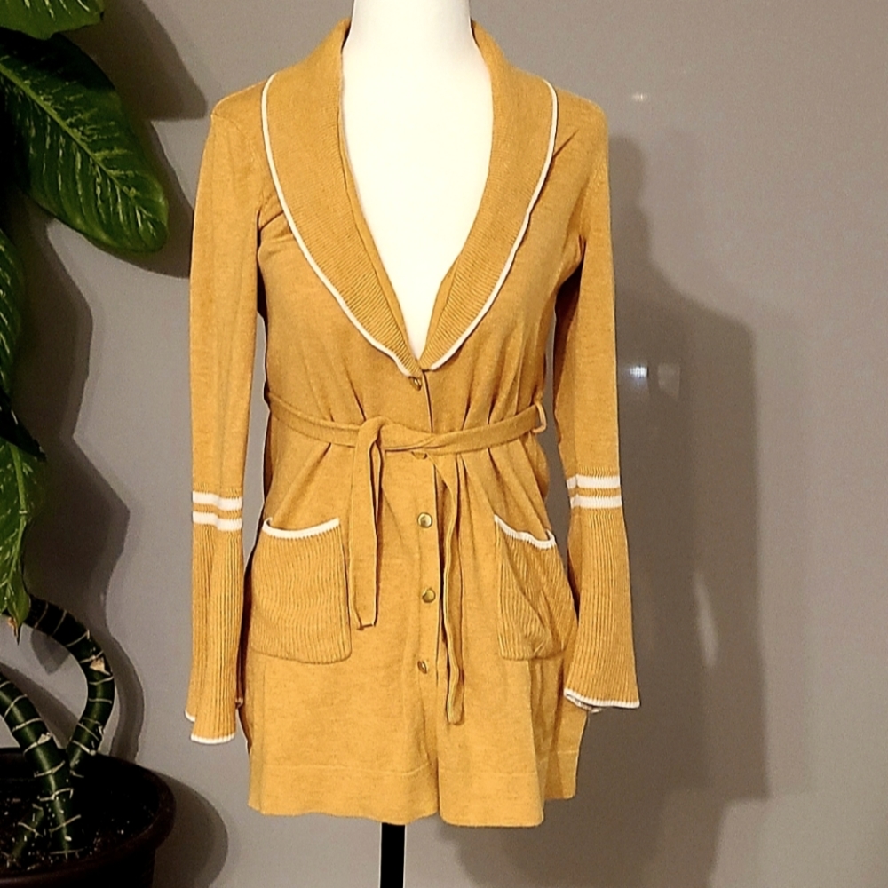 Cream| Size small| tie up| yellow sweater